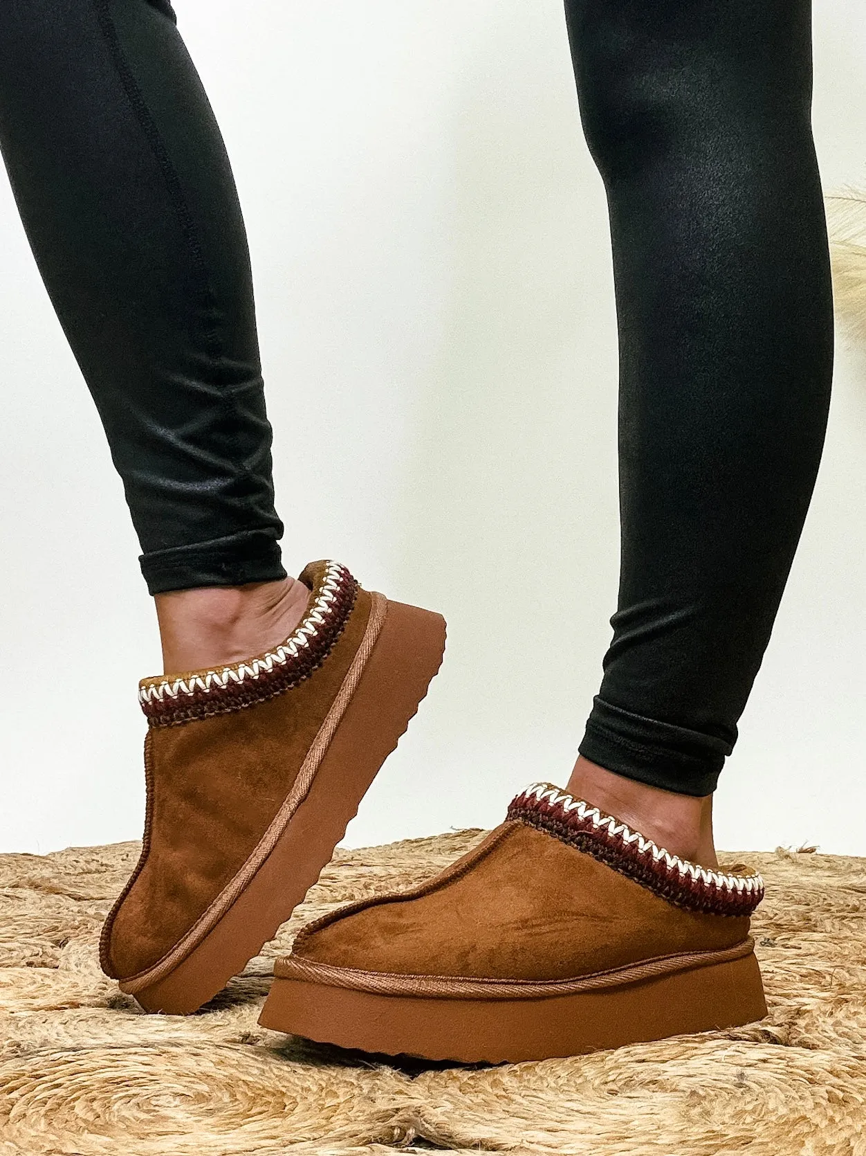 DOORBUSTER - MIA Yndigo Slip-Ons in Cognac